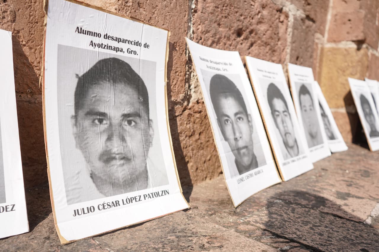 A 12 años de la desaparición de los 43 de Ayotzinapa, normalistas marchan en Morelia
