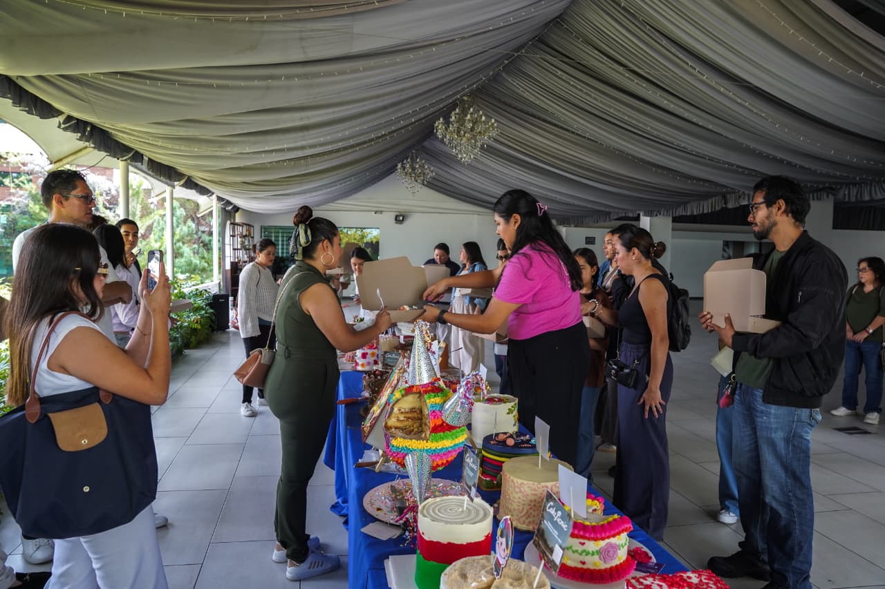 Adopción de perritos y picnic de pasteles: combinación en feria de Huellitas Unidas