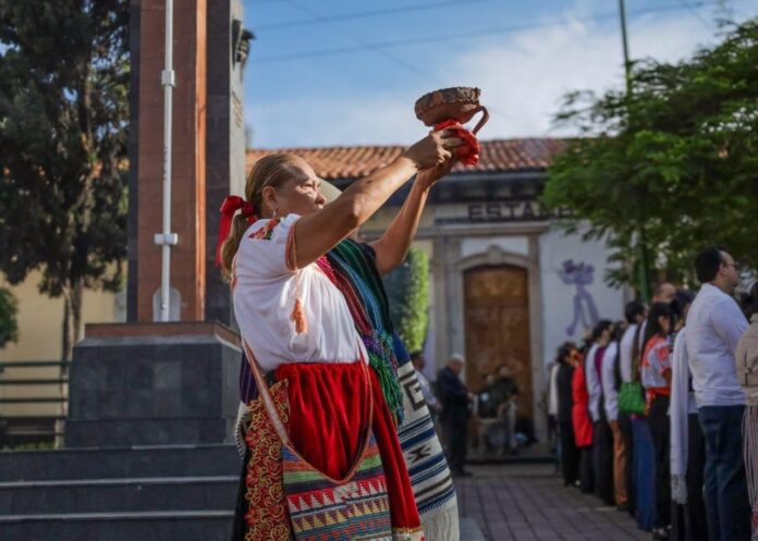 Uruapan inicia festejos patrios en el Monumento a la Bandera
