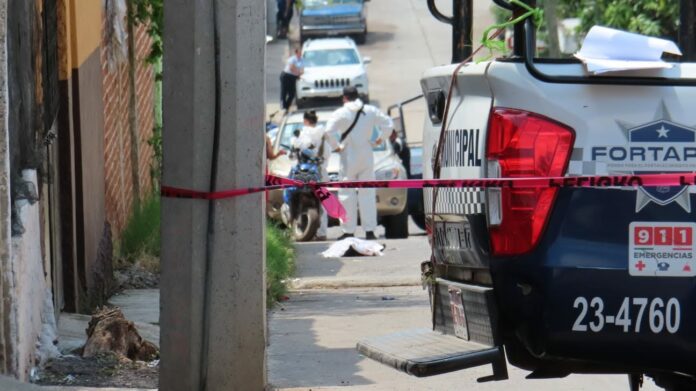 Michoacán: Persecución armada, accidentes y dos muertes marcan jornada