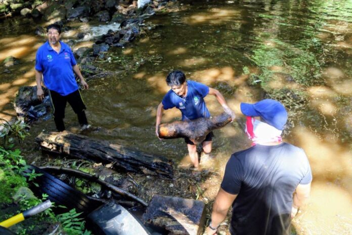 Grecia Quiroz exhorta a cuidar el río Cupatitzio y evitar tirar basura