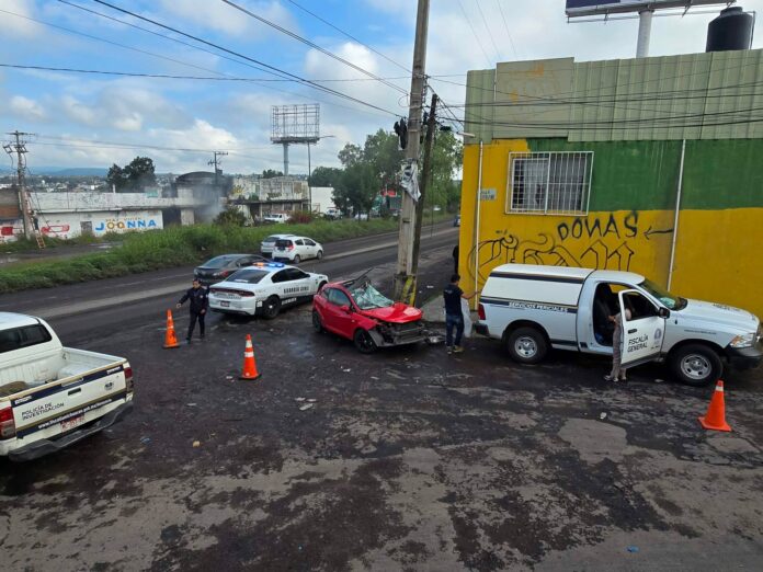 Automovilista muere tras chocar contra poste en Morelia