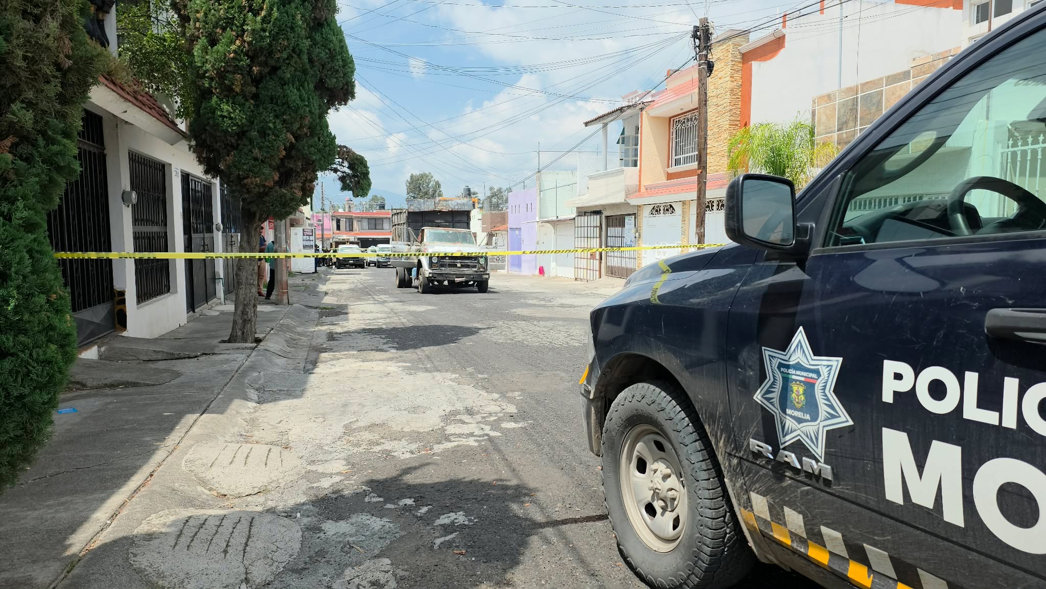 Incendian camión recolector de basura en Morelia; trabajador sufre quemaduras