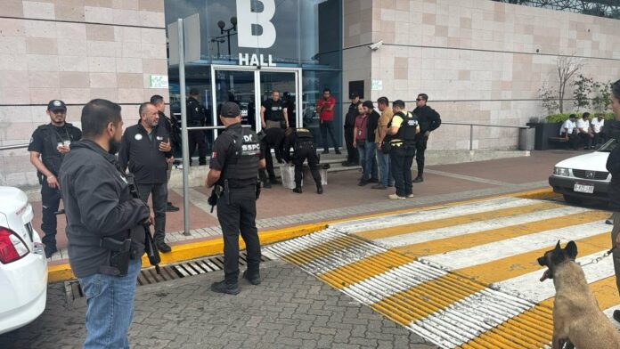 Pareja es detenida por agentes federales en la Terminal de autobuses