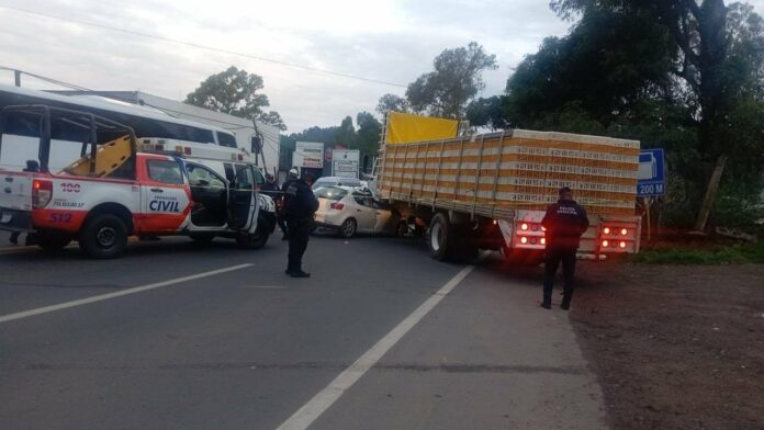 Automovilista pierde la vida tras chocar contra tráiler