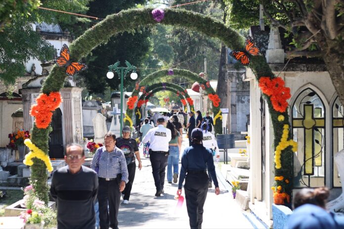 Reconocen seguridad en Panteón Municipal de Morelia en Día de Muertos