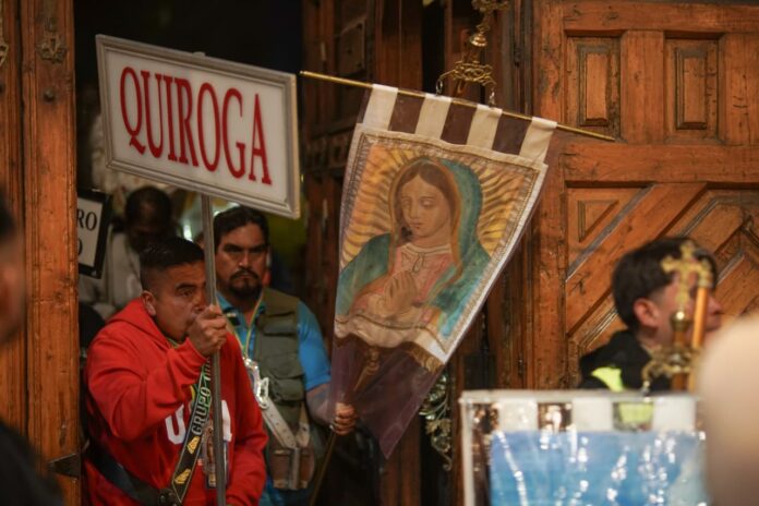 Con la fe a cuestas, peregrinos de Michoacán parten rumbo al Tepeyac Con la fe a cuestas, peregrinos de Michoacán parten rumbo al Tepeyac