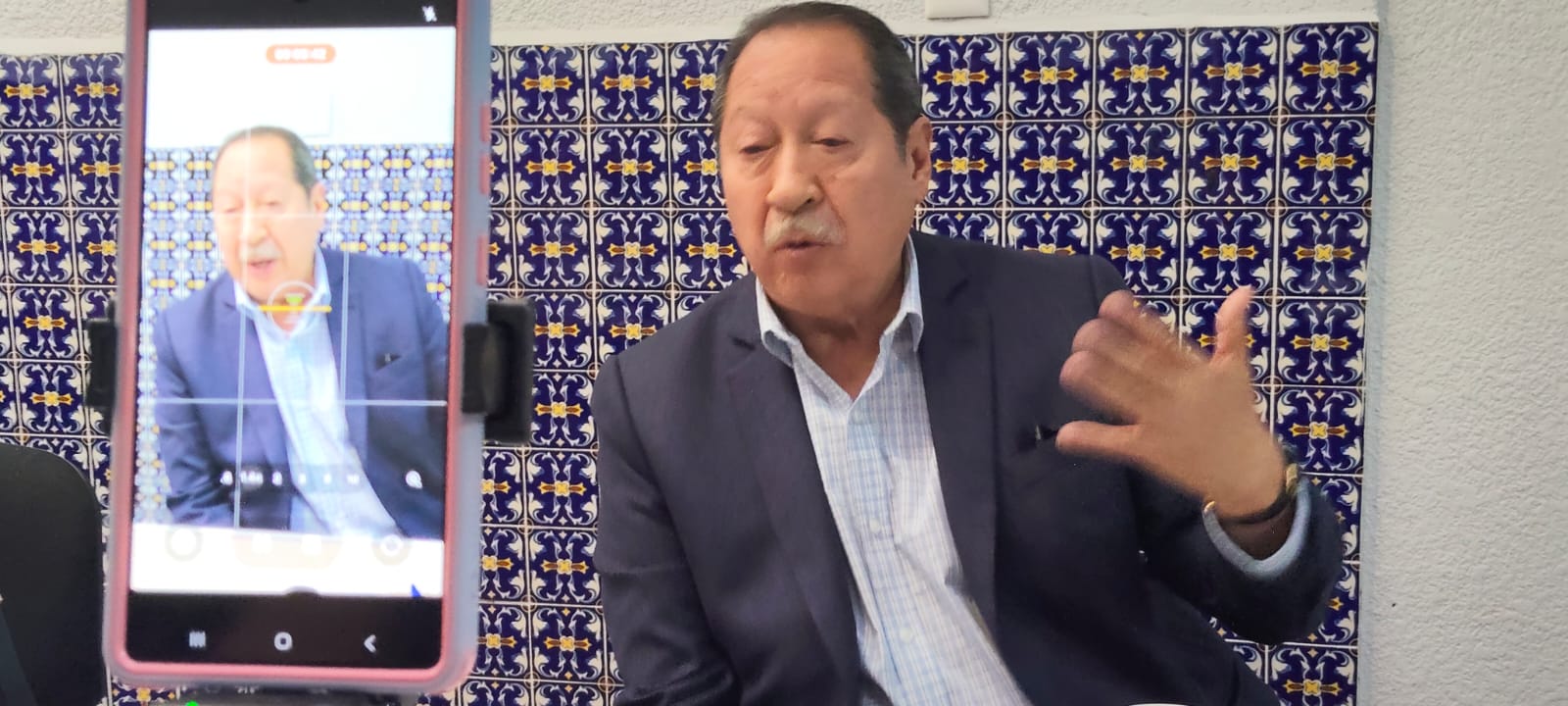 Leonel Godoy se registra para buscar la reelección; llama a preservar alianza con PT y PVEM