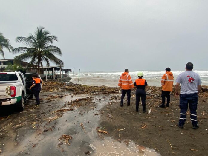 PC vigila huracán Simon; Segob pide suspender corridas a la Costa