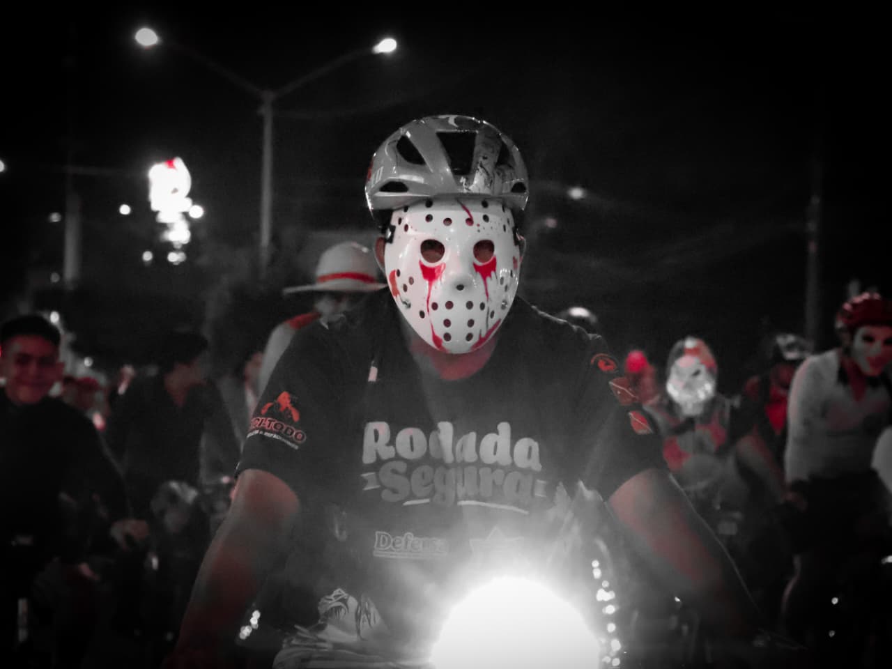 Más de 300 ciclistas participan en Rodada del Terror en Lázaro Cárdenas