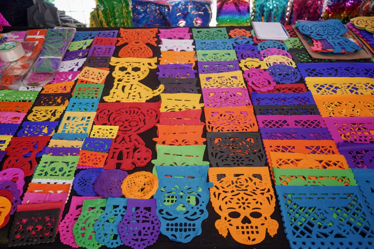 Día de Muertos llega al Mercado Independencia con bajas ventas