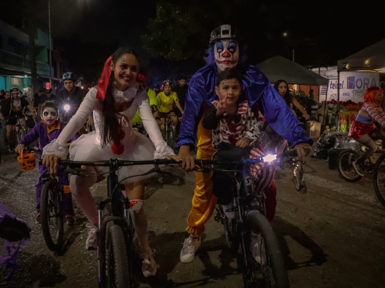 Más de 300 ciclistas participan en Rodada del Terror en Lázaro Cárdenas