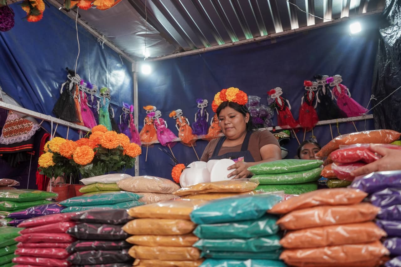 Día de Muertos llega al Mercado Independencia con bajas ventas