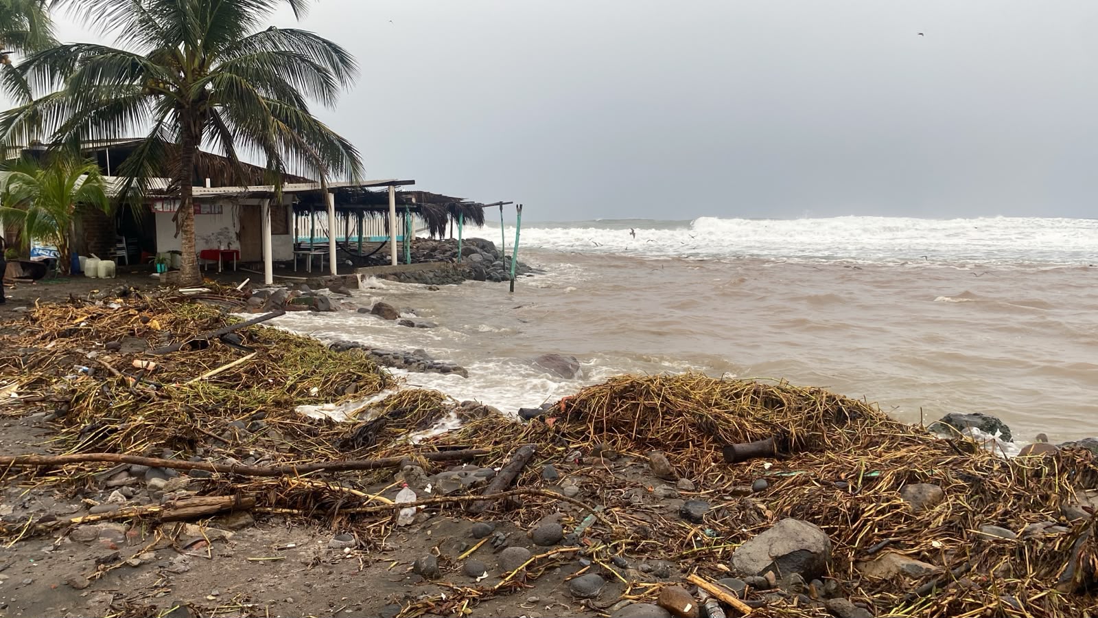 PC vigila huracán Simon; Segob pide suspender corridas a la Costa