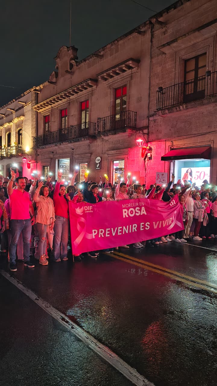 Morelia se viste de rosa para visibilizar la lucha contra el cáncer de mama