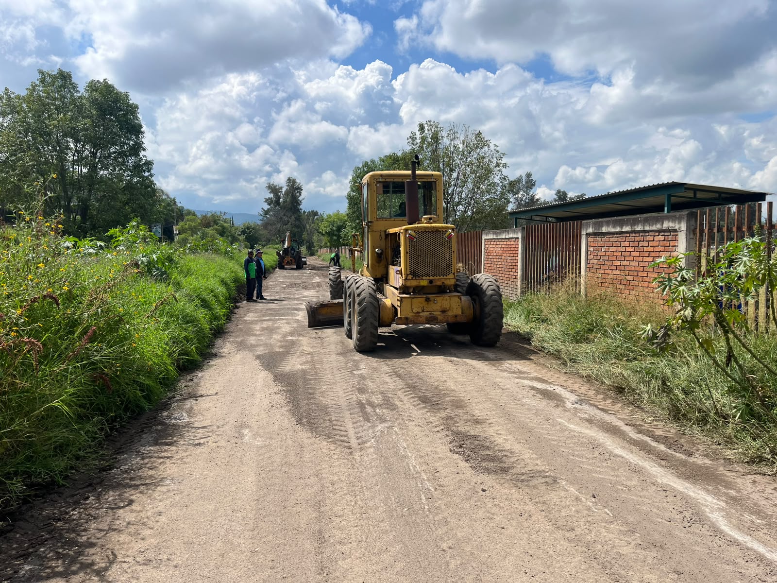 Gobierno de Morelia atiende camino junto a las canchas de Policía y Tránsito