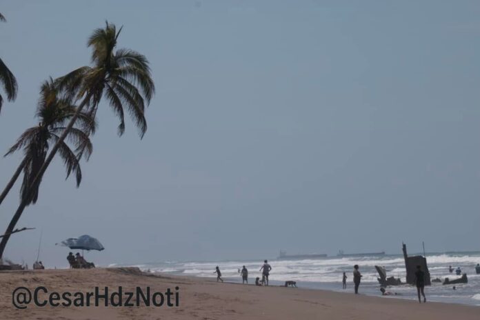 Playas de Lázaro Cárdenas activan alerta por oleaje; ordenan colocar banderas rojas Playas de Lázaro Cárdenas activan alerta por oleaje; ordenan colocar banderas rojas