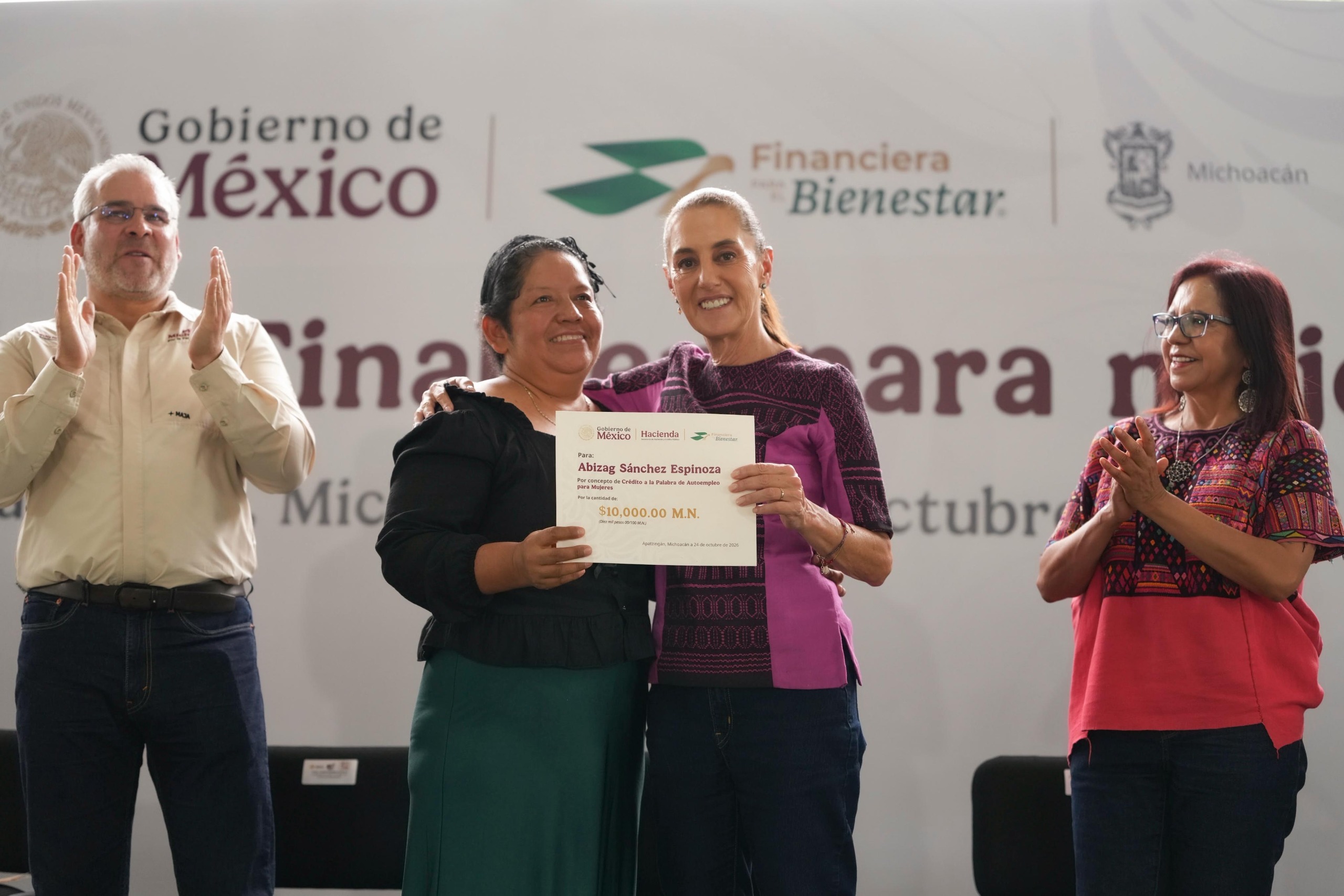 Sheinbaum entrega 56 mil créditos a mujeres en Michoacán