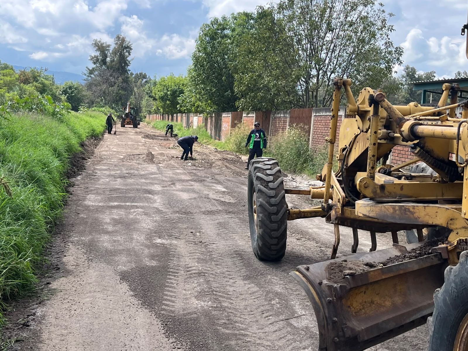 Gobierno de Morelia atiende camino junto a las canchas de Policía y Tránsito
