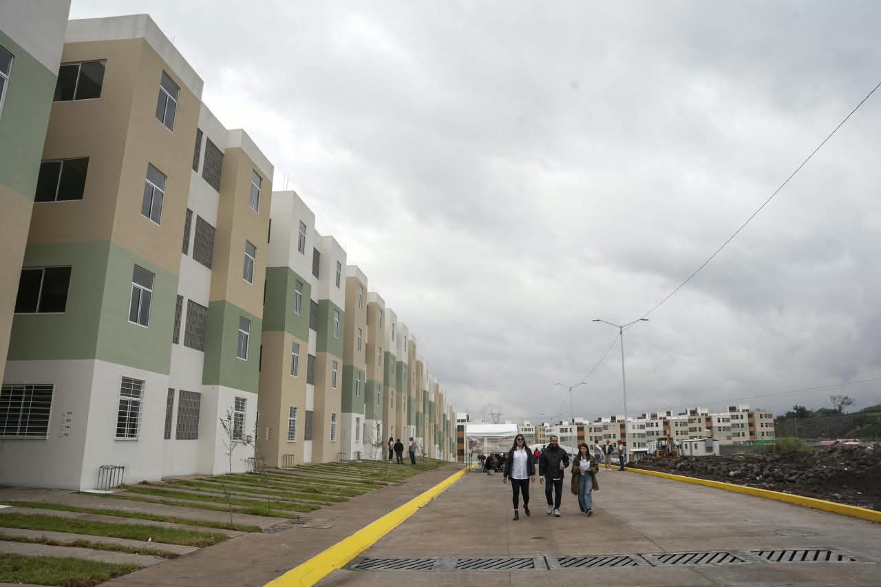 Sheinbaum entrega primeras 931 viviendas del Bienestar en Morelia