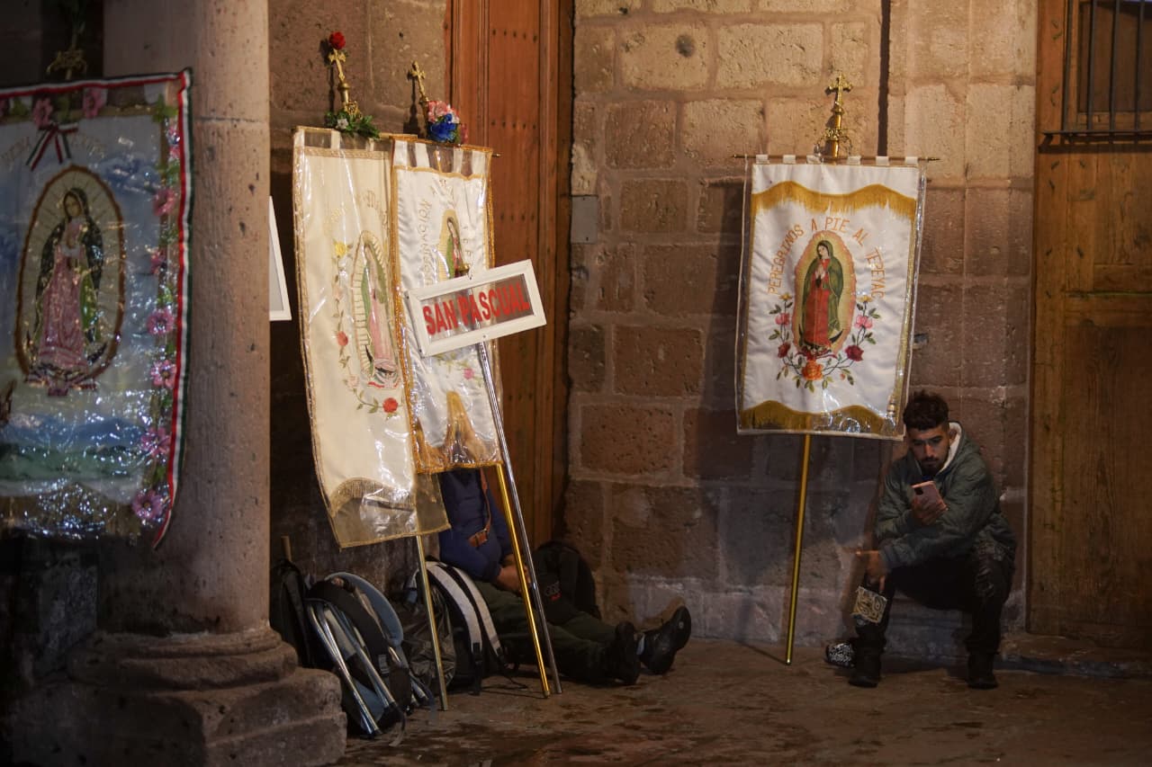 Con la fe a cuestas, peregrinos de Michoacán parten rumbo al Tepeyac