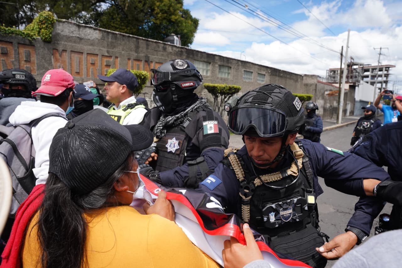 Tensión entre FNLS y policías durante avance hacia el Centro Histórico de Morelia