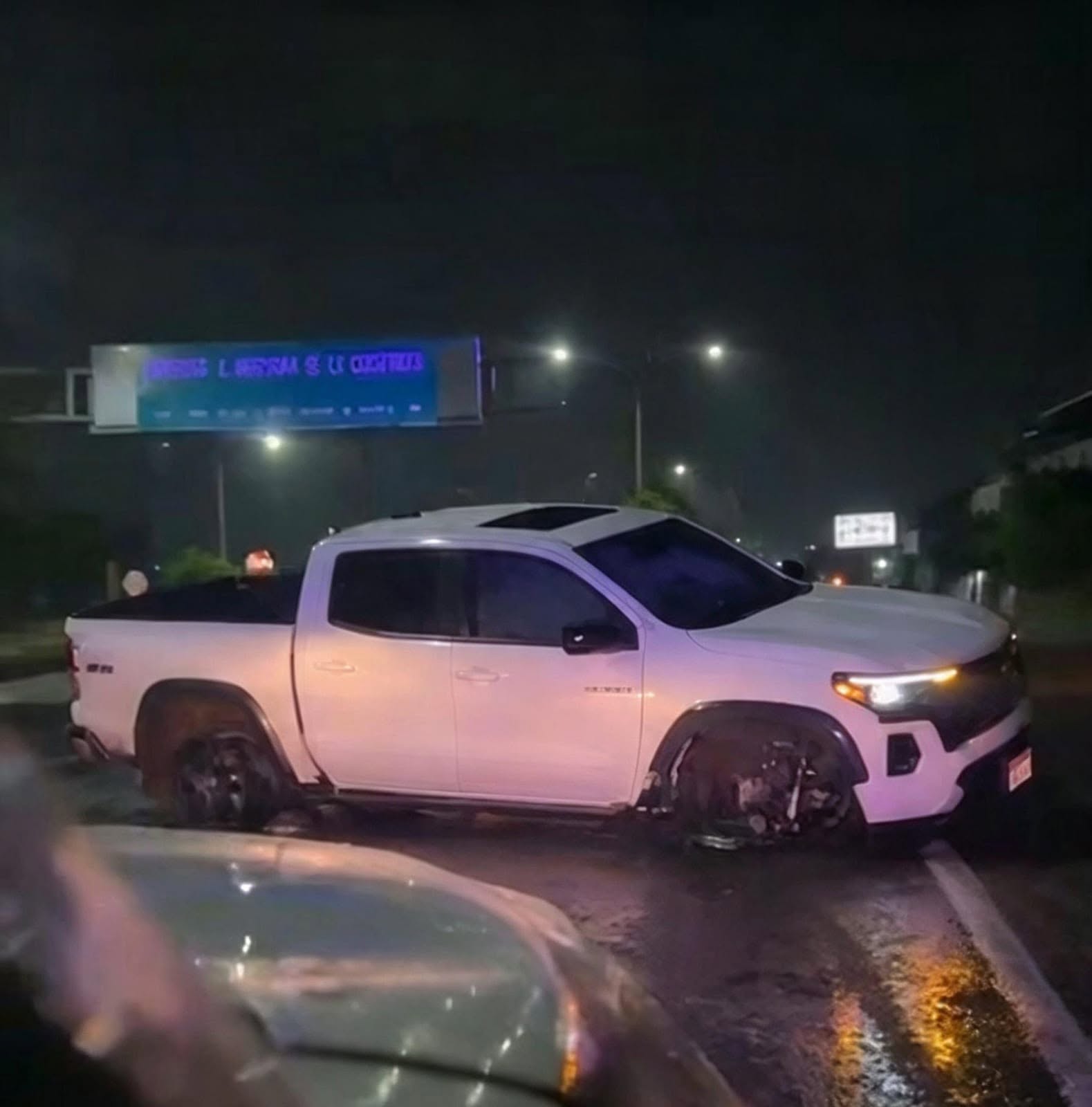Accidentes, protesta y rescate marcan jornada en Michoacán