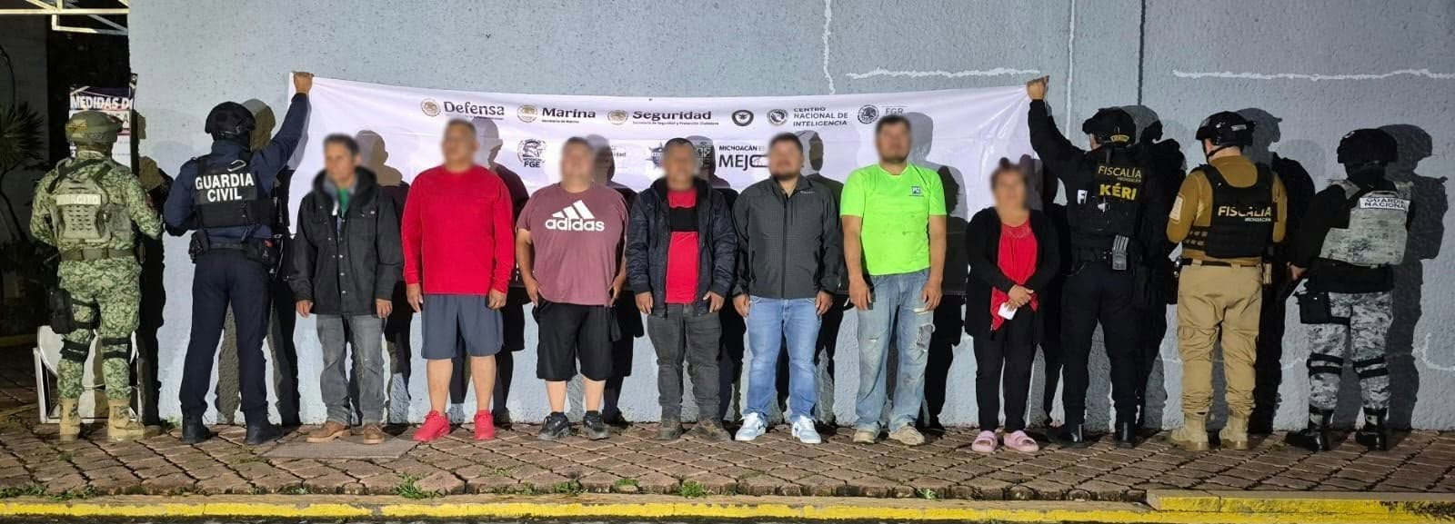 Cateos en Michoacán dejan 22 detenidos; aseguran armas, droga y vehículos