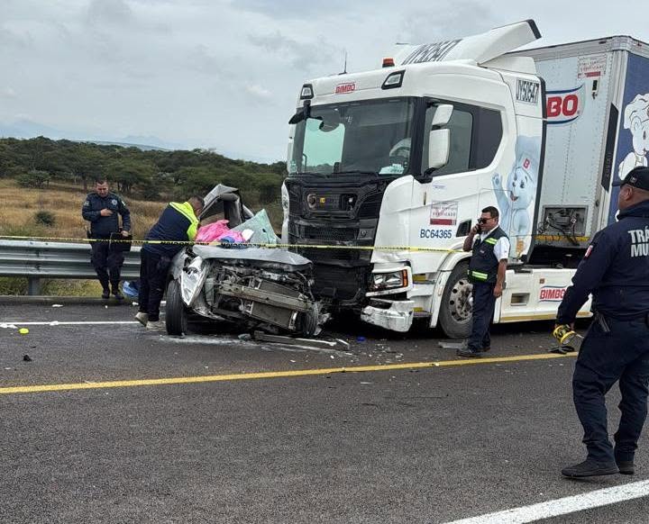 Jornada de accidentes y hallazgos deja muertos y heridos en Michoacán