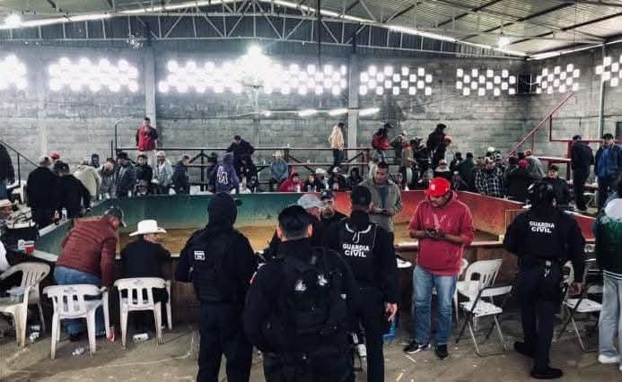 Accidente vehicular, choque y operativo contra palenque clandestino marcan Michoacán