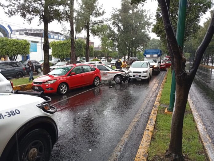Accidentes, protesta y rescate marcan jornada en Michoacán
