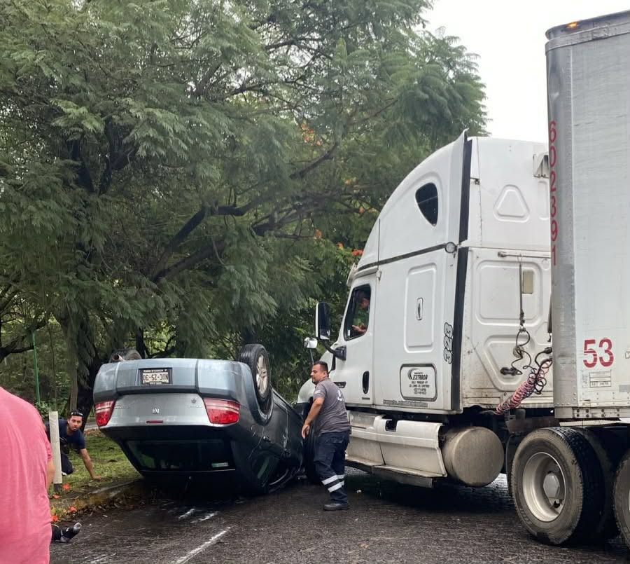 Jornada de accidentes y hallazgos deja muertos y heridos en Michoacán