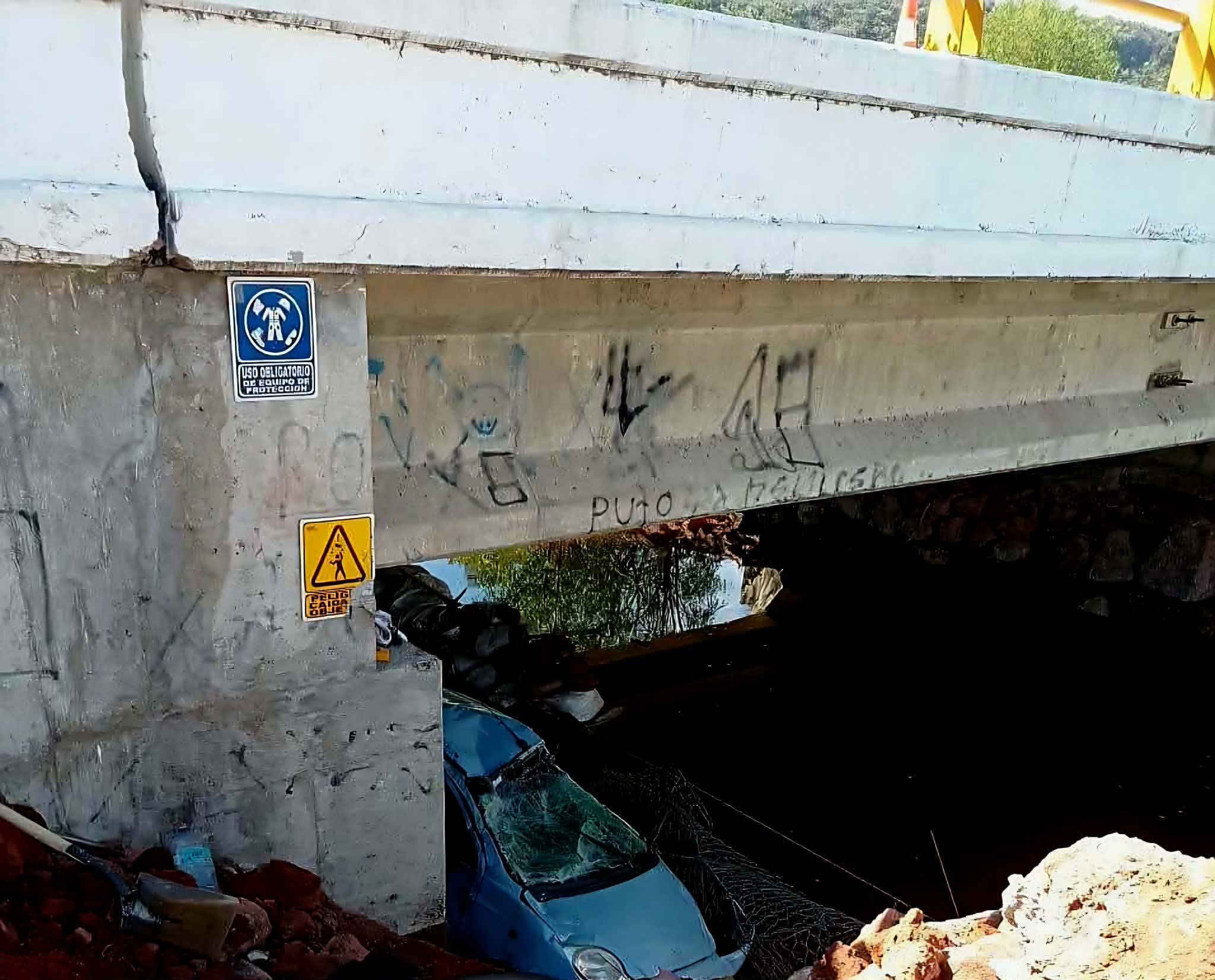 Accidentes dejan cuatro muertos, varios lesionados y patrulla volcada en Michoacán