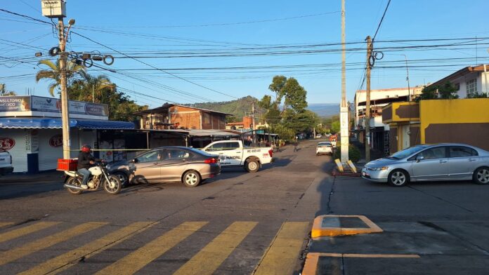 Michoacán, atacan base de taxis de Uruapan