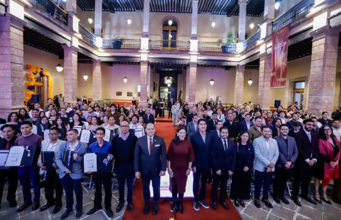 Michoacán, Congreso reconoce aporte de la juventud
